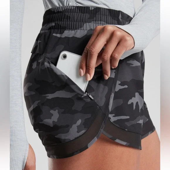 ATHLETA Athletic camo running Shorts medium - Picture 2 of 8